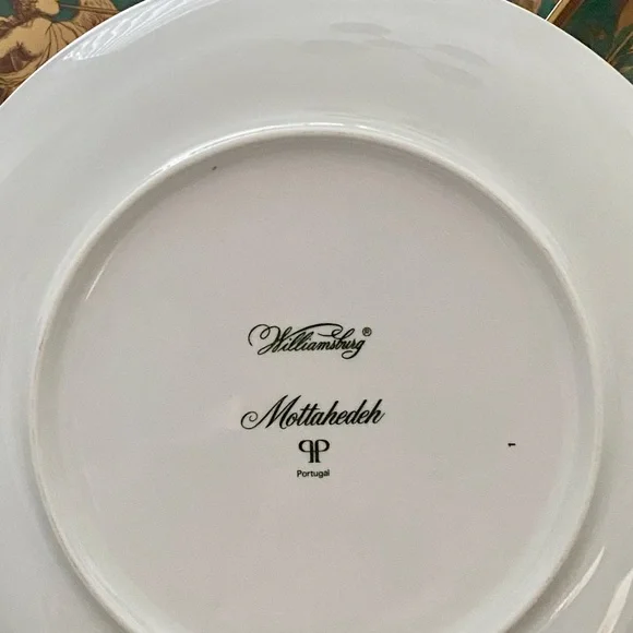 MOTTAHEDEH WILLIAMSBURG 4 GABRIEL GREEN & 1 CURRANT RED LUNCHEON PLATES✨PRISTINE - Picture 6 of 8